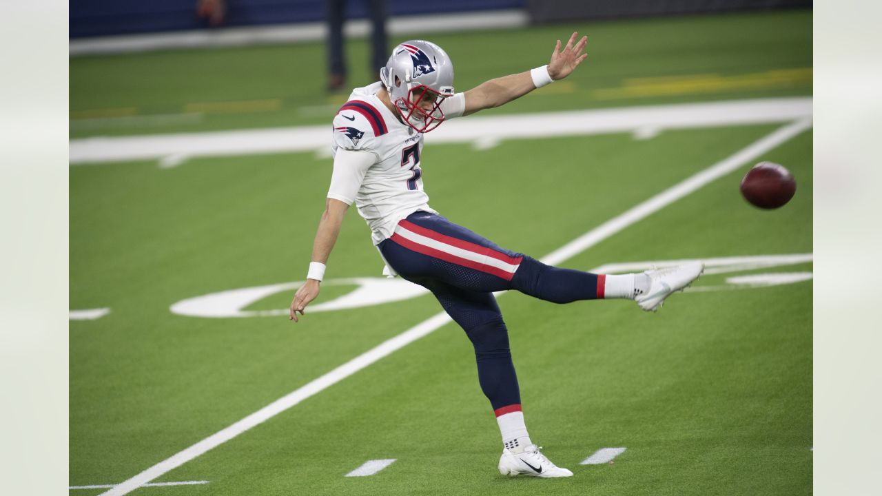 New England Patriots punter Jake Bailey (7) warms up prior to an