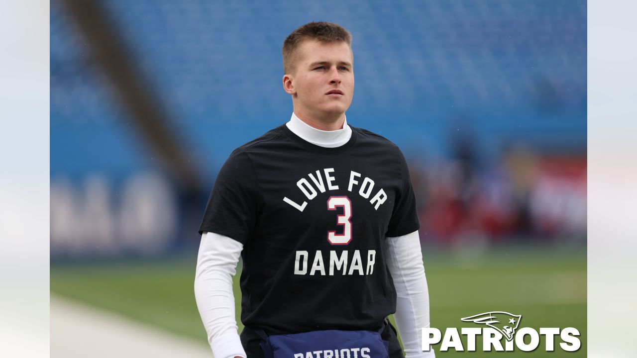 Photos: Patriots Players Wear 'Love For Damar' T-shirts Prior to Week 18  Game vs. Buffalo Bills