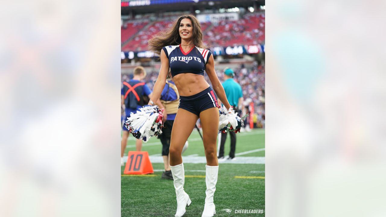 Top 10 Hottest NFL Cheerleaders In 2022 