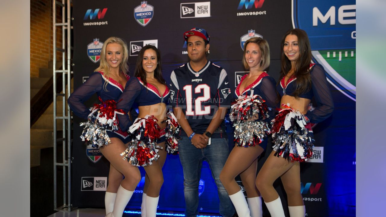 PHOTOS: Cheerleaders Go To Mexico City