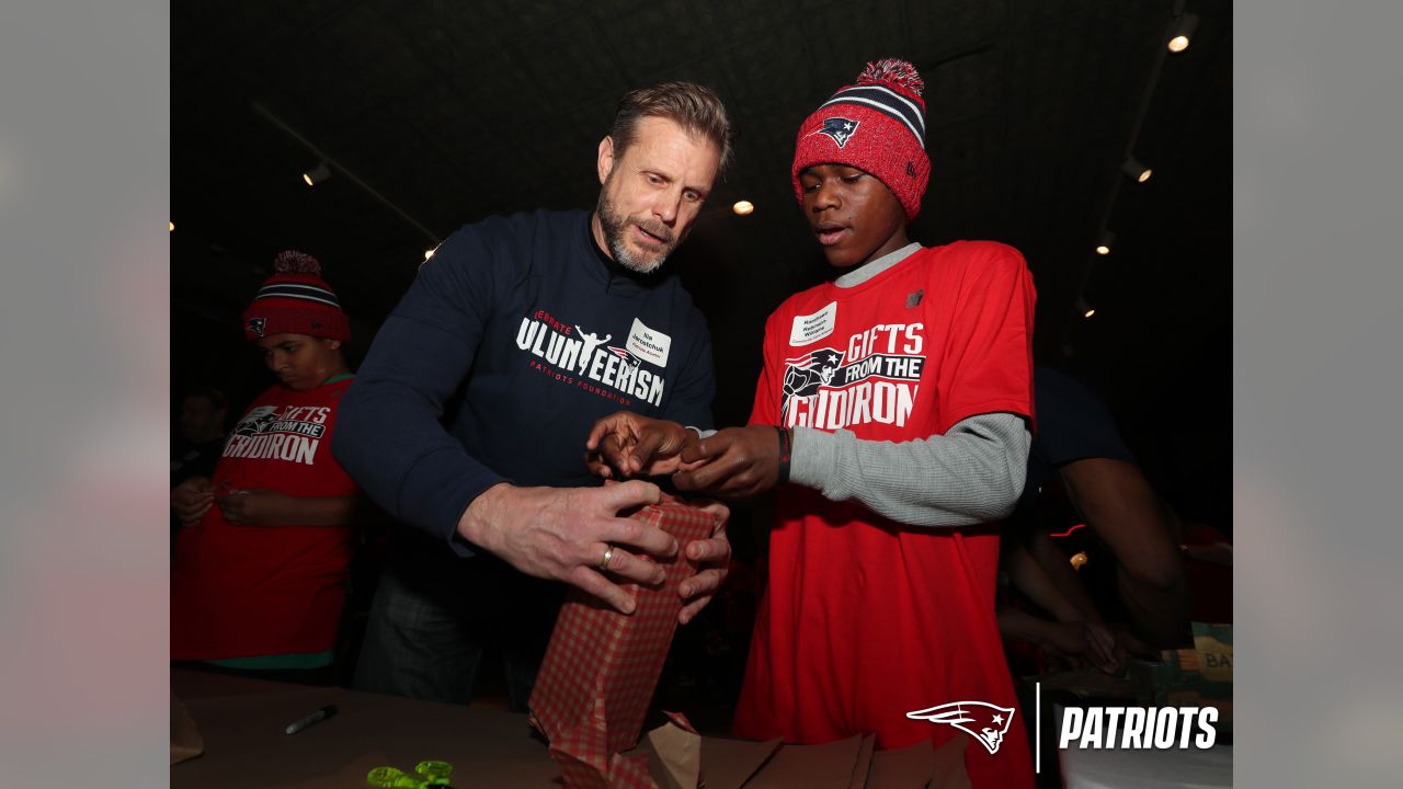 Patriots give gifts from the gridiron