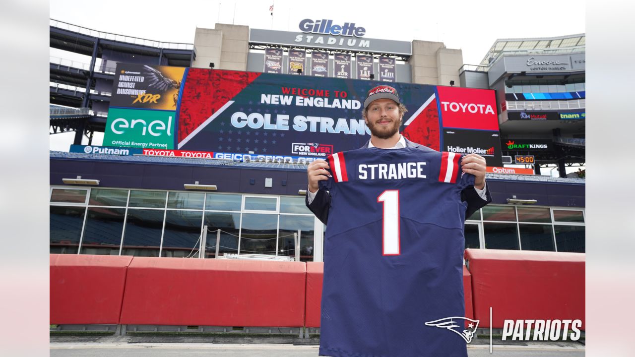 Mac Jones Welcomes First Round Pick Cole Strange To The Patriots