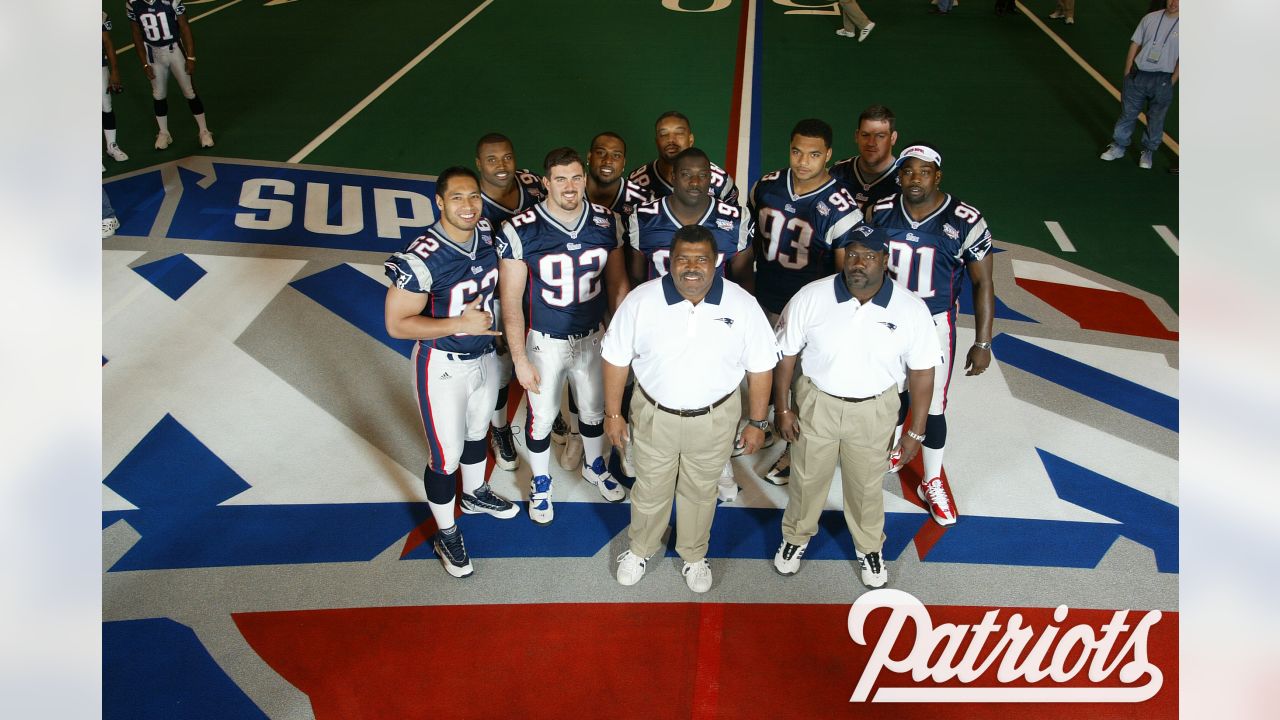 Photos: Patriots Super Bowl XXXVI Team Photo Day