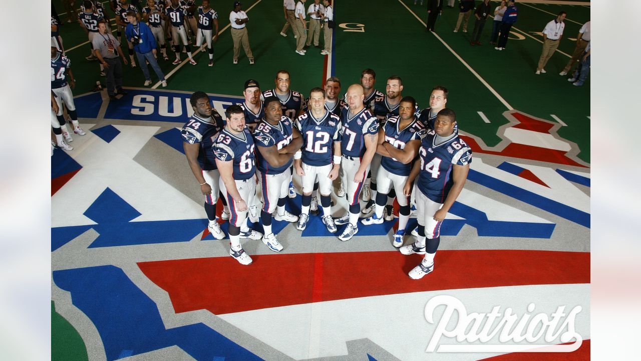 Photos: Patriots Super Bowl XXXVI Team Photo Day