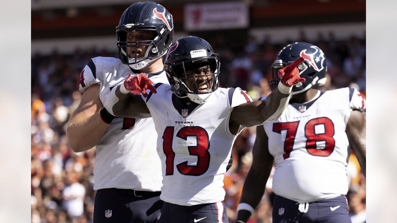 Texans bench Tyrod Taylor for Davis Mills during Houston's Week 13 game  against the Colts 