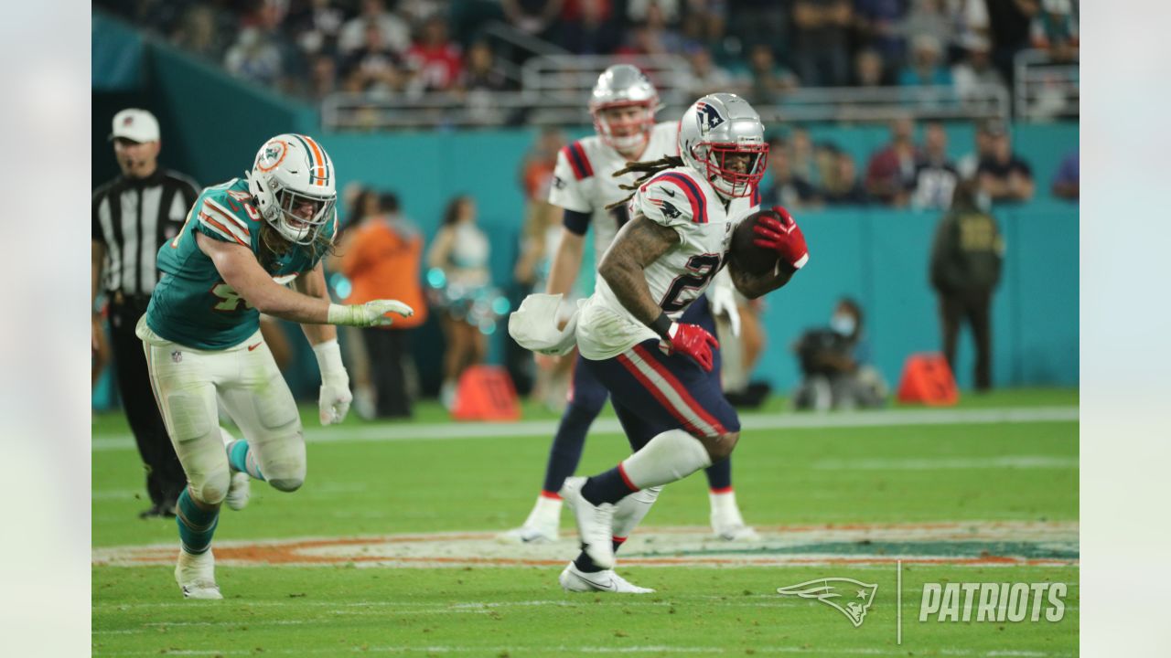 Week 18: Patriots at Dolphins by miamidolphins - Issuu