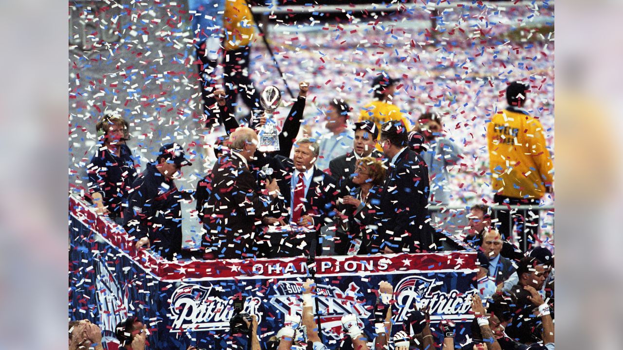 Super Bowl XXXVI: Underdog Patriots beat Rams on Vinatieri's last