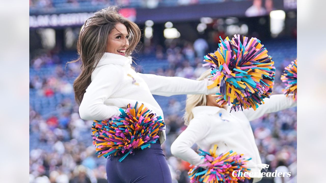 Redskins cheerleaders celebrate 50 years of costumes 