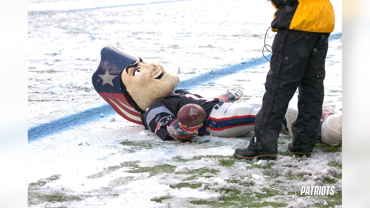 Throwback Photos: Patriots vs. Cardinals in the snow, presented by Empower