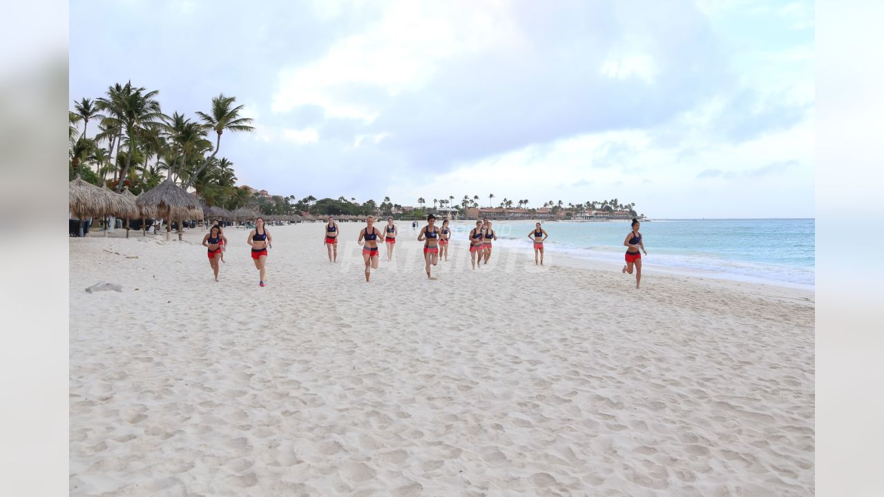 Tennessee Titans cheerleaders visit Destin for annual calendar shoot  (GALLERY, VIDEO)