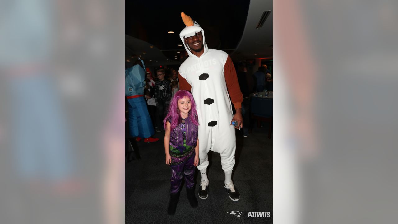 Patriots Dress Up As Disney Characters At Halloween Party For Pediatric Cancer Patients