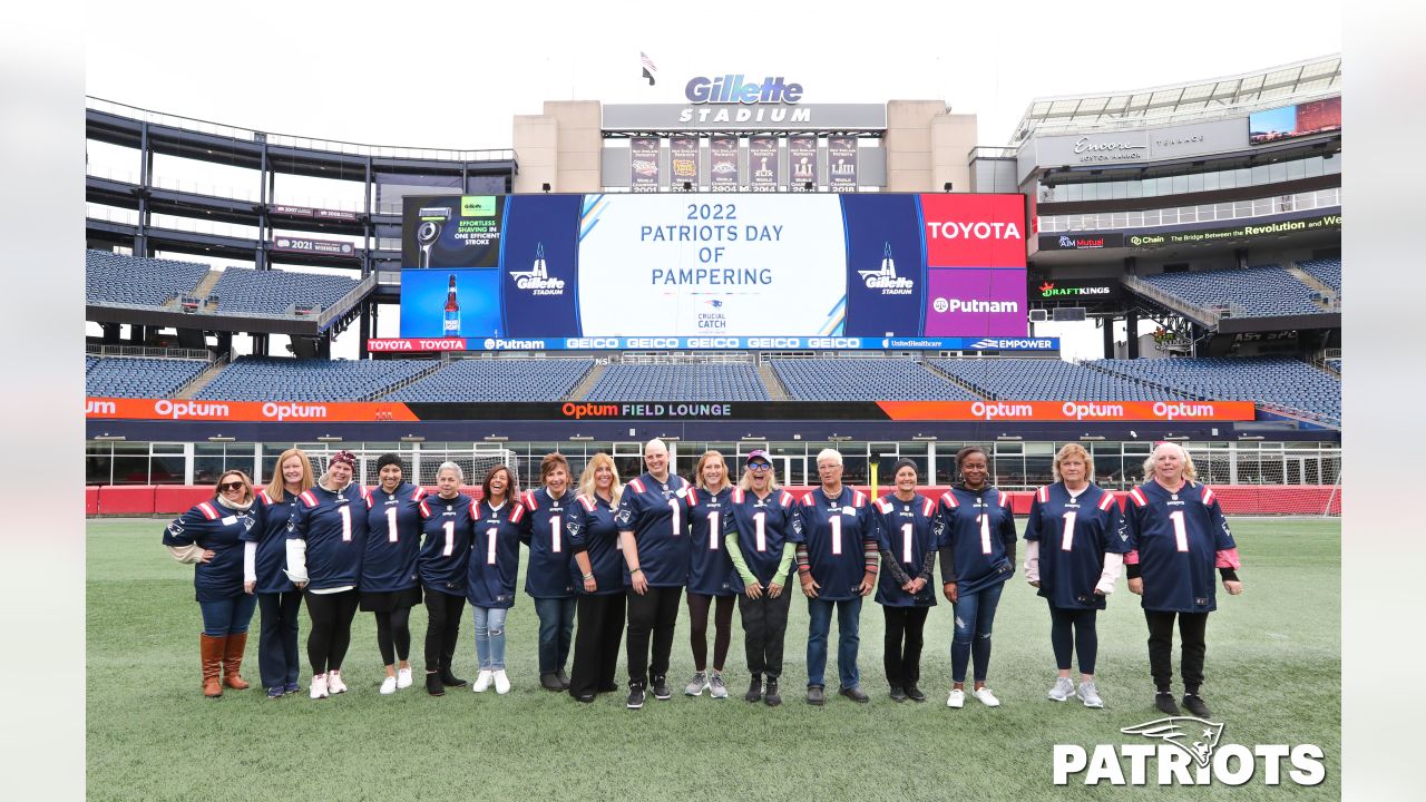 Patriots cheerleader who survived cancer will sing national anthem