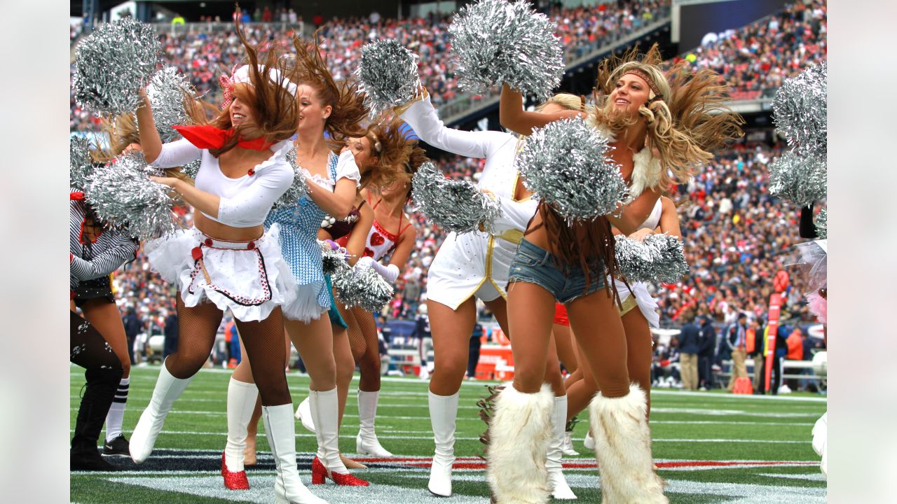 Tampa Bay Buccaneers Cheerleaders, Eagles at Buccaneers 091…