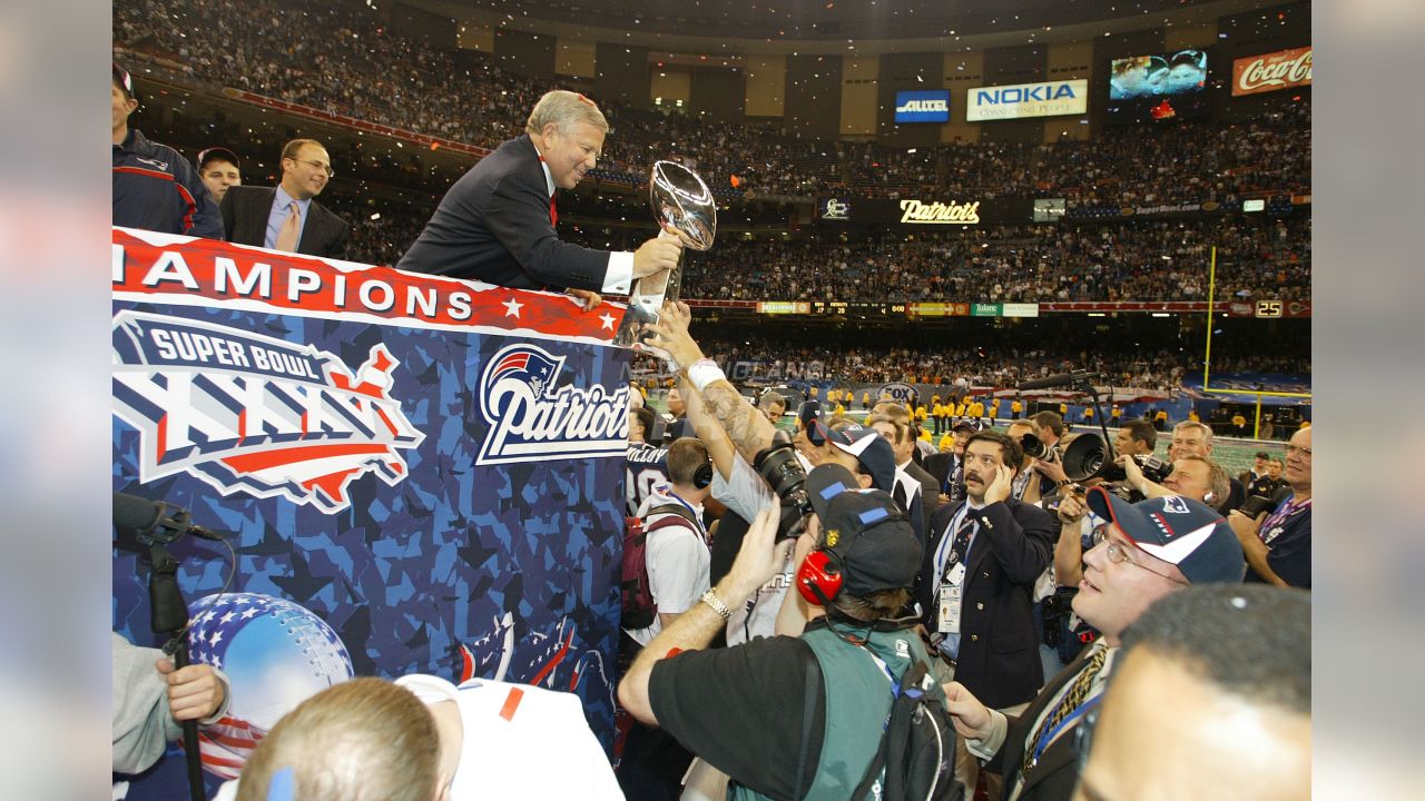 Super Bowl XXXVI: Underdog Patriots beat Rams on Vinatieri's last