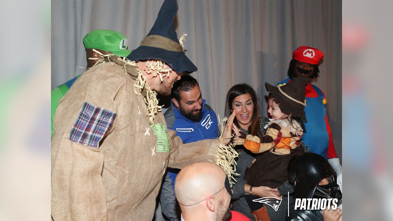 Photos Patriots Players Dress Up For Children S Halloween Party