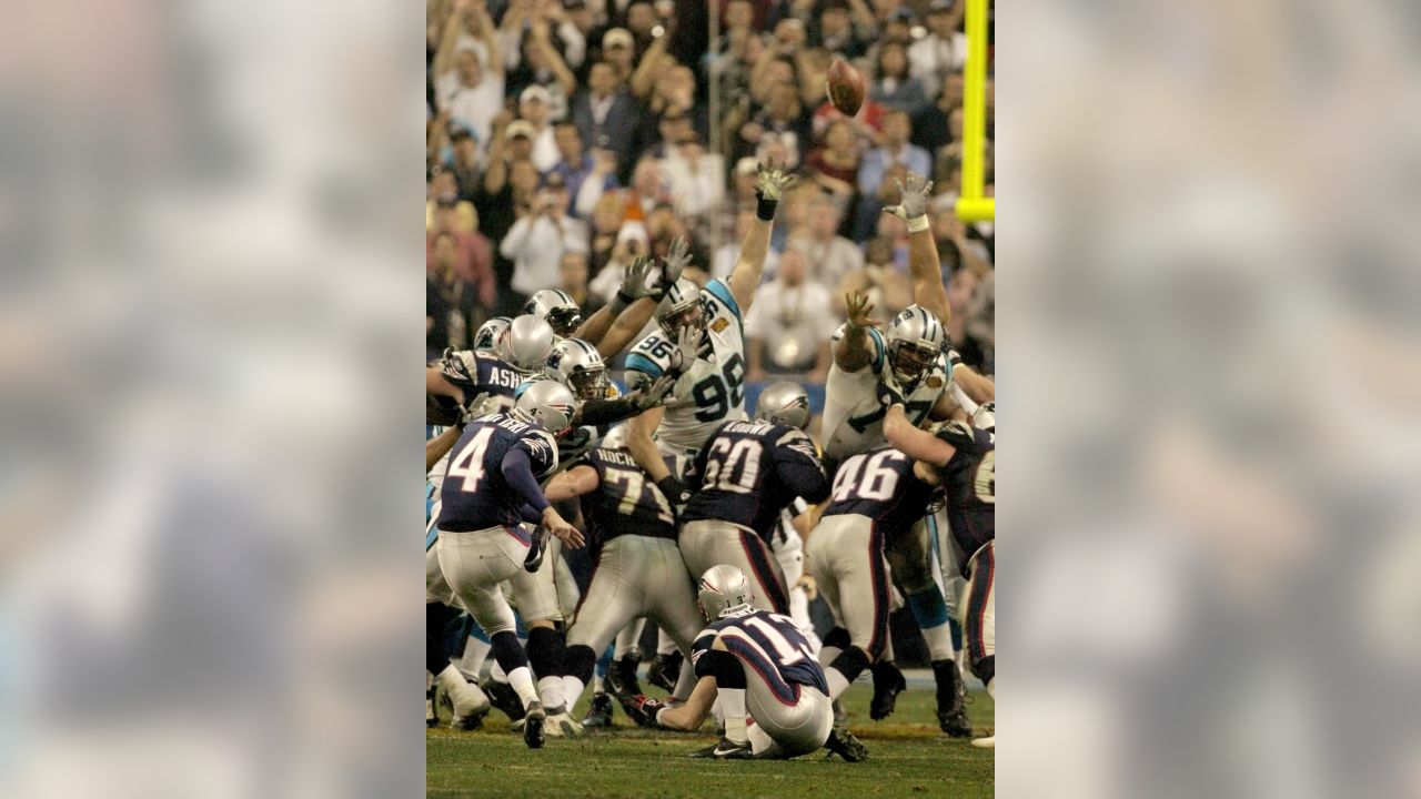 01 Feb 2004: Tom Brady of the New England Patriots during the New England  Patriots 32-29 win over the Carolina Panthers in Super Bowl XXXVIII at  Reliant Stadium in Houston, TX. (Icon