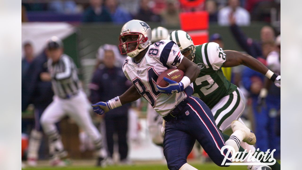 2 Dec 2001: Vinny Testaverde of the New York Jets during the Jets 17-16 loss