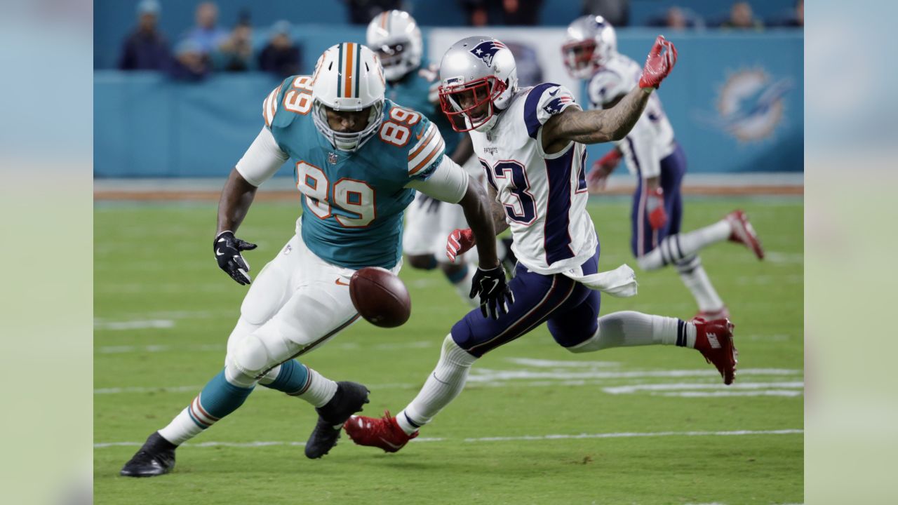 Brady, Moss ignite Pats in victory over Dolphins