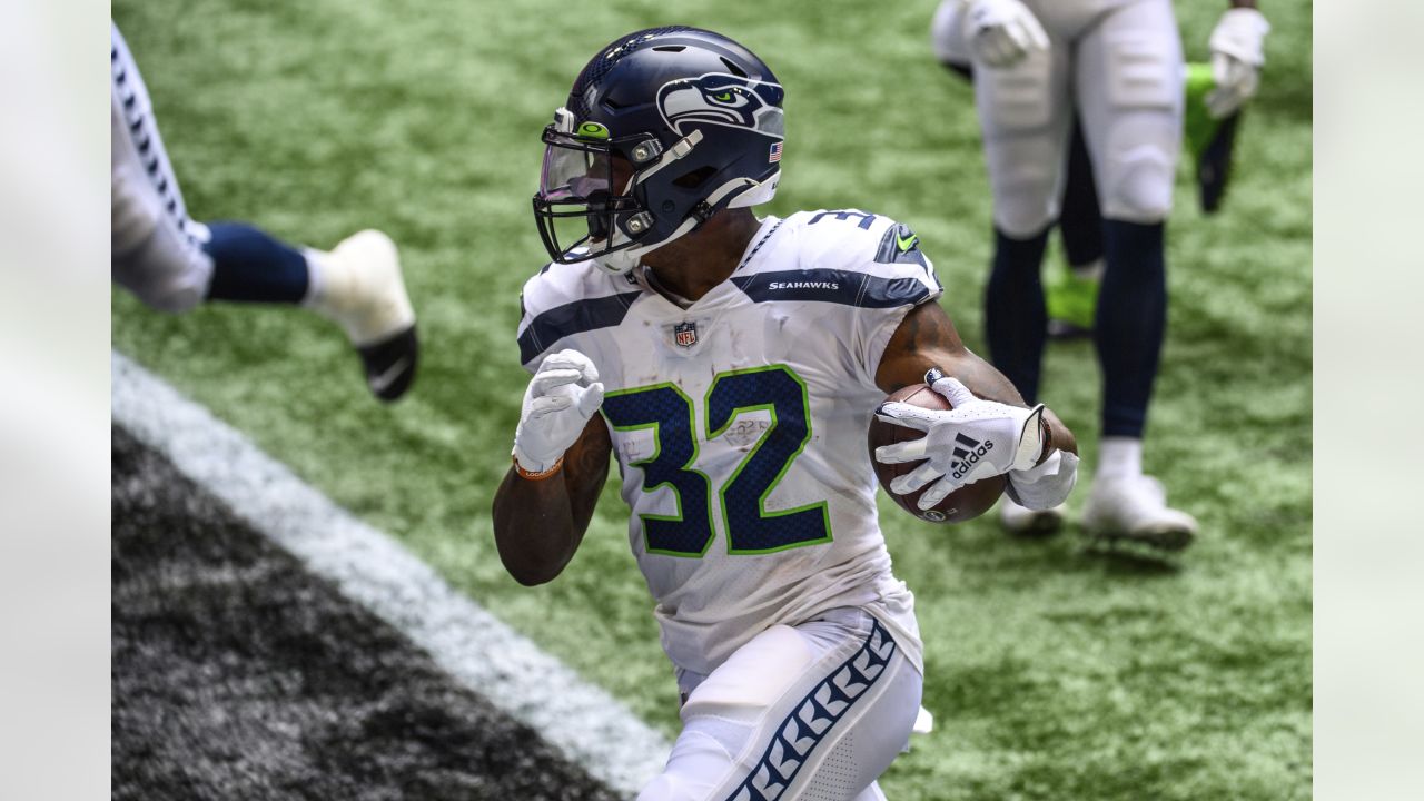 Seahawks running back Chris Carson is showing off his skills as a