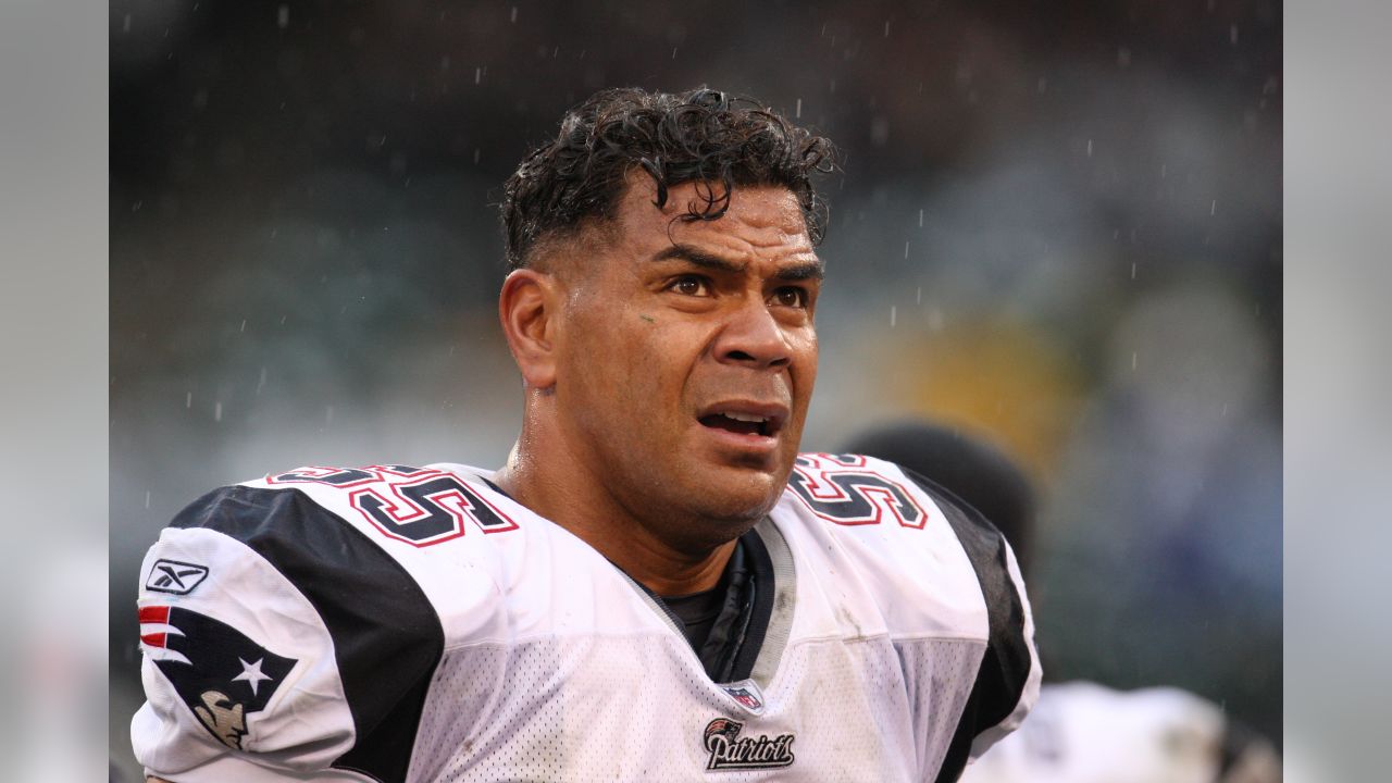 Junior achievement: Seau reports to the Patriots