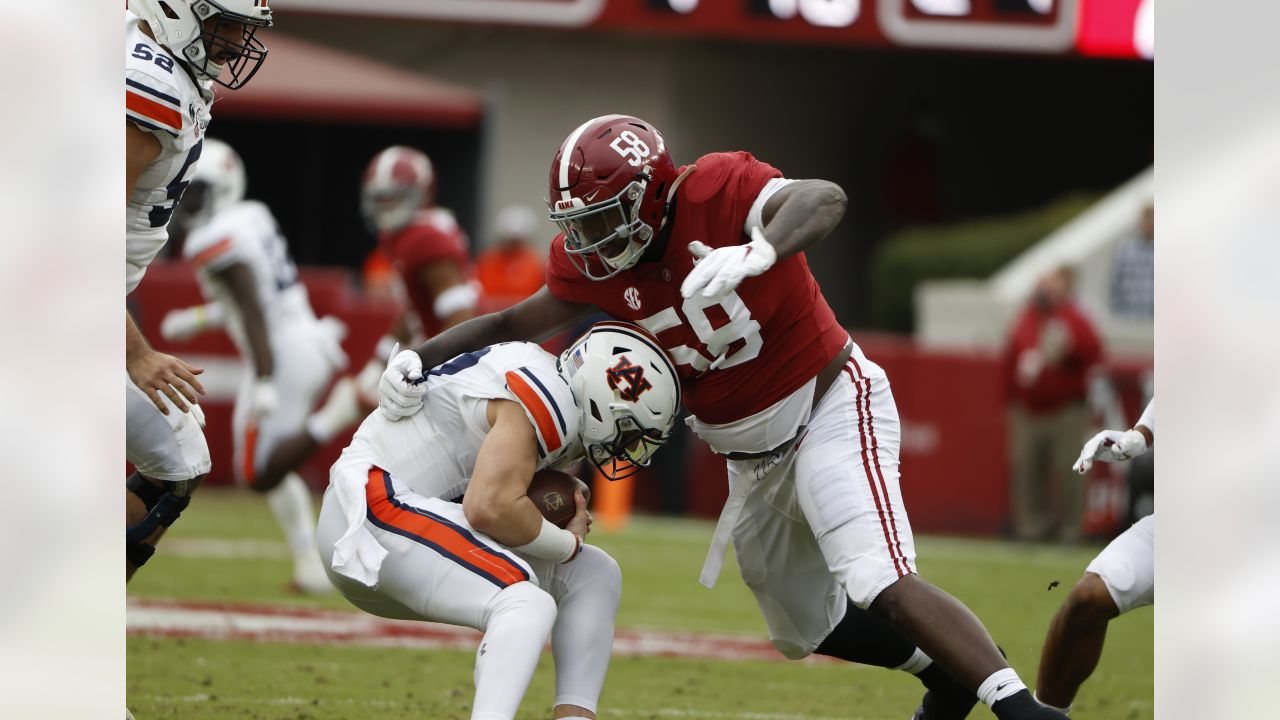 Instant: Patriots trading up to draft Alabama DT Christian Barmore