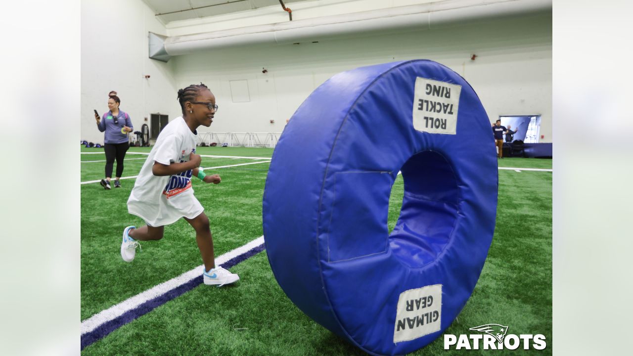 Rams Roll Into East L.A. For NFL Play 60 Youth Clinic