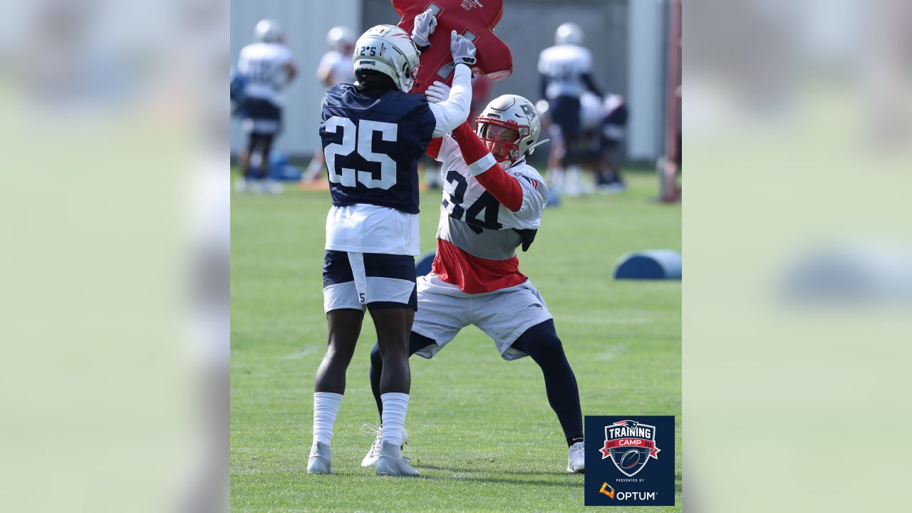 New England Patriots receiver Chad Ochocinco during training camp practice  in Foxborough, Mass. Saturday, July 30, 2011. (AP Photo/Winslow Townson  Stock Photo - Alamy