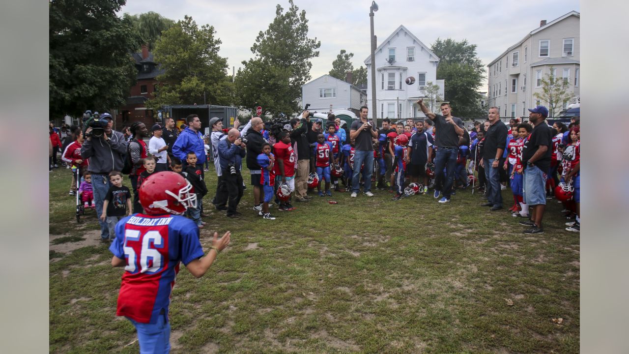 Patriots' Gronkowski donates $30,000 in gear to Somerville Pop Warner