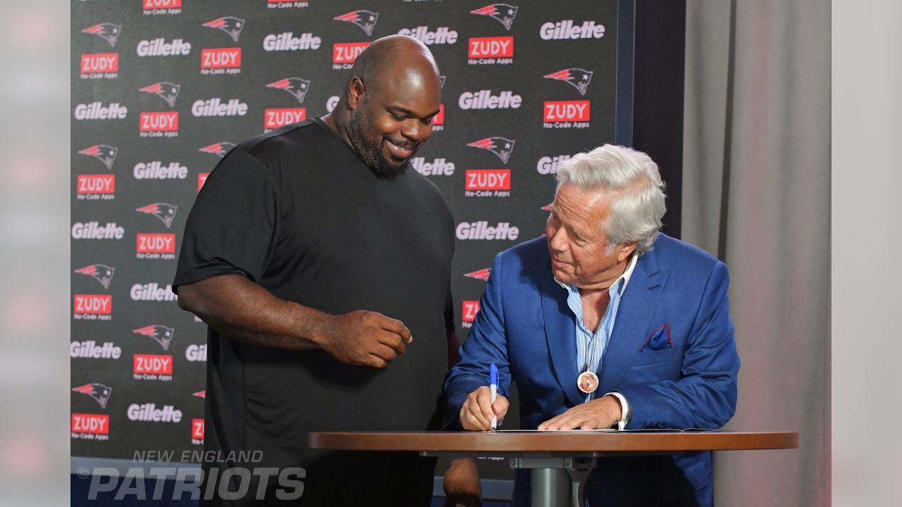 Vince Wilfork Signs Patriots Contract to Officially Retire with