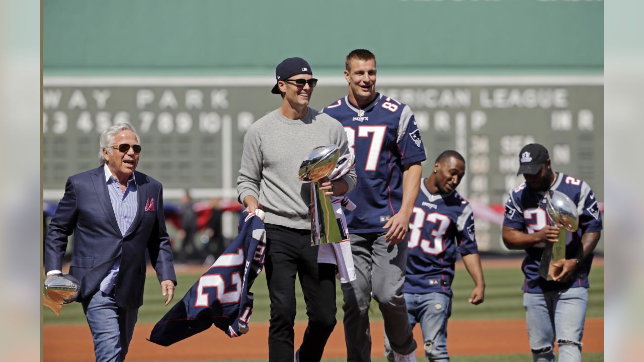 Gronk 'steals' Brady's jersey in pregame ceremony at Fenway - The