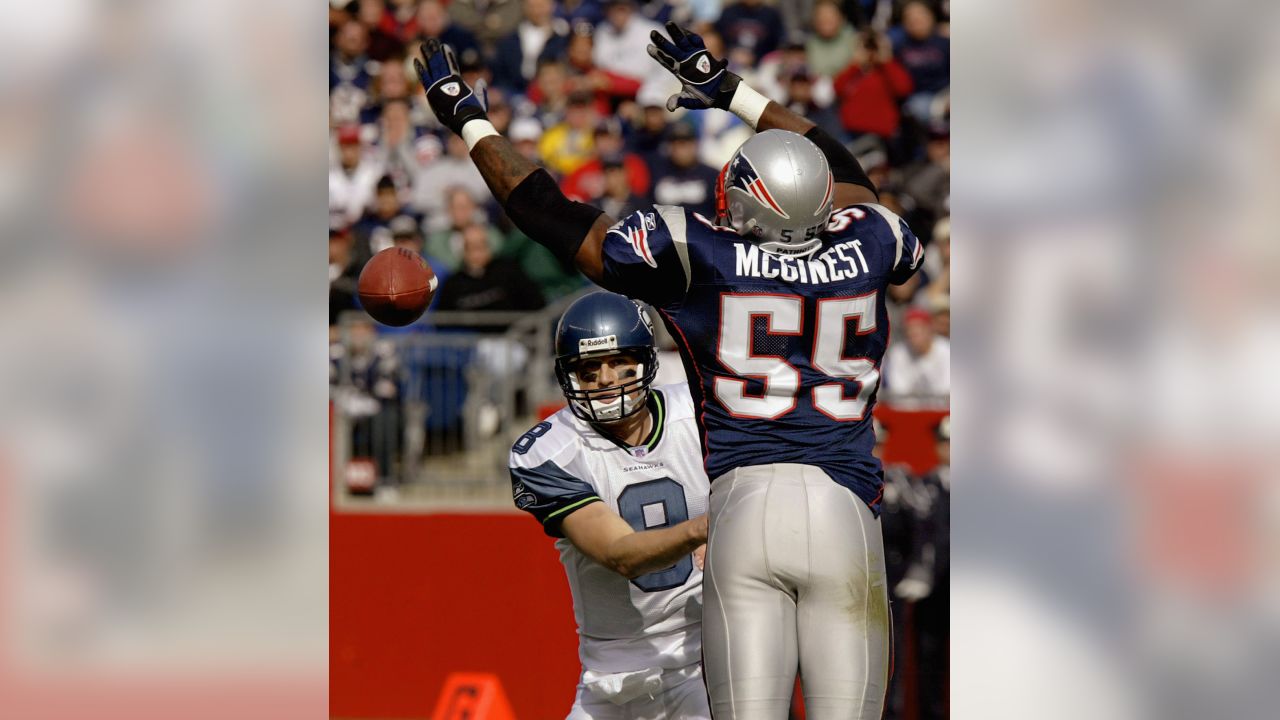 WILLIE MCGINEST OF THE NEW ENGLAND PATRIOTS DURING THE 39-35 LOSS TO  News Photo - Getty Images