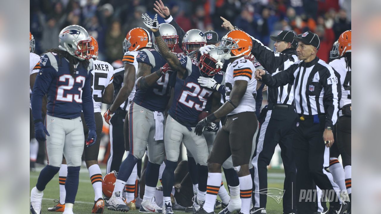 Squish the fish! Brady's 4 TDs lead Patriots to record-setting win