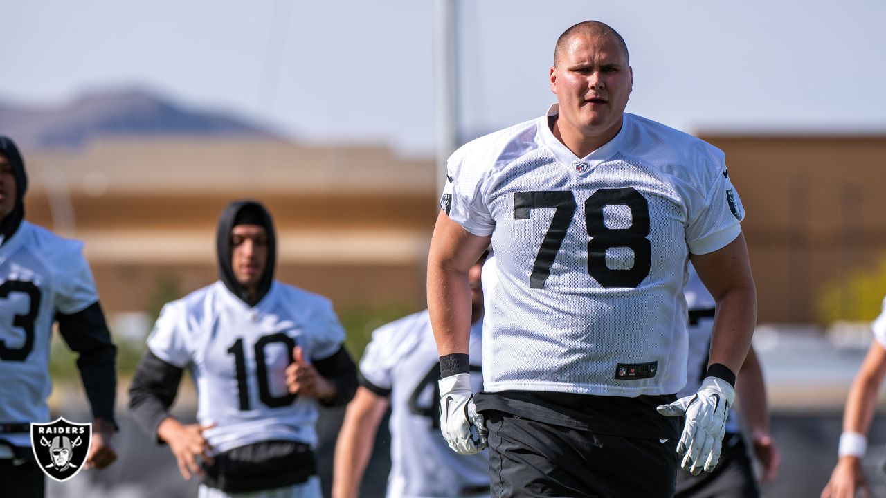 Kolton Miller, Jermaine Eluemunor keep Raiders' offensive line afloat -  Silver And Black Pride