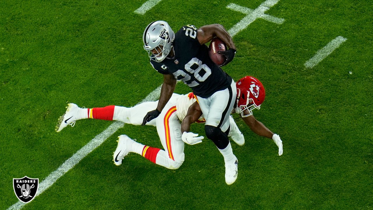 Josh Jacobs reps Bo Jackson jersey ahead of primetime clash vs. Chiefs