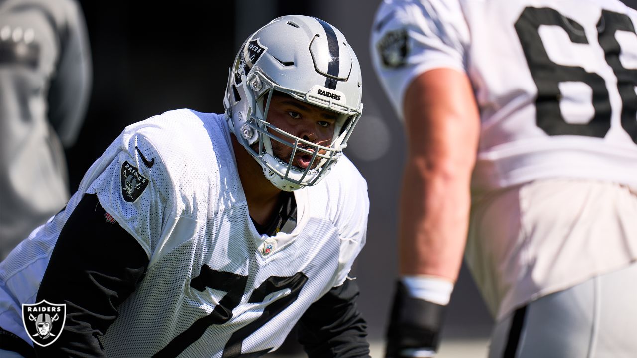 Kolton Miller, Jermaine Eluemunor keep Raiders' offensive line afloat -  Silver And Black Pride