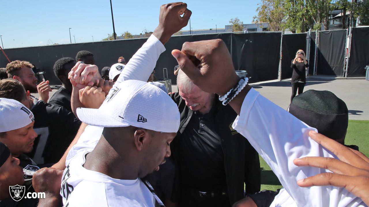 Clelin Ferrell receives the Ted Hendricks Award