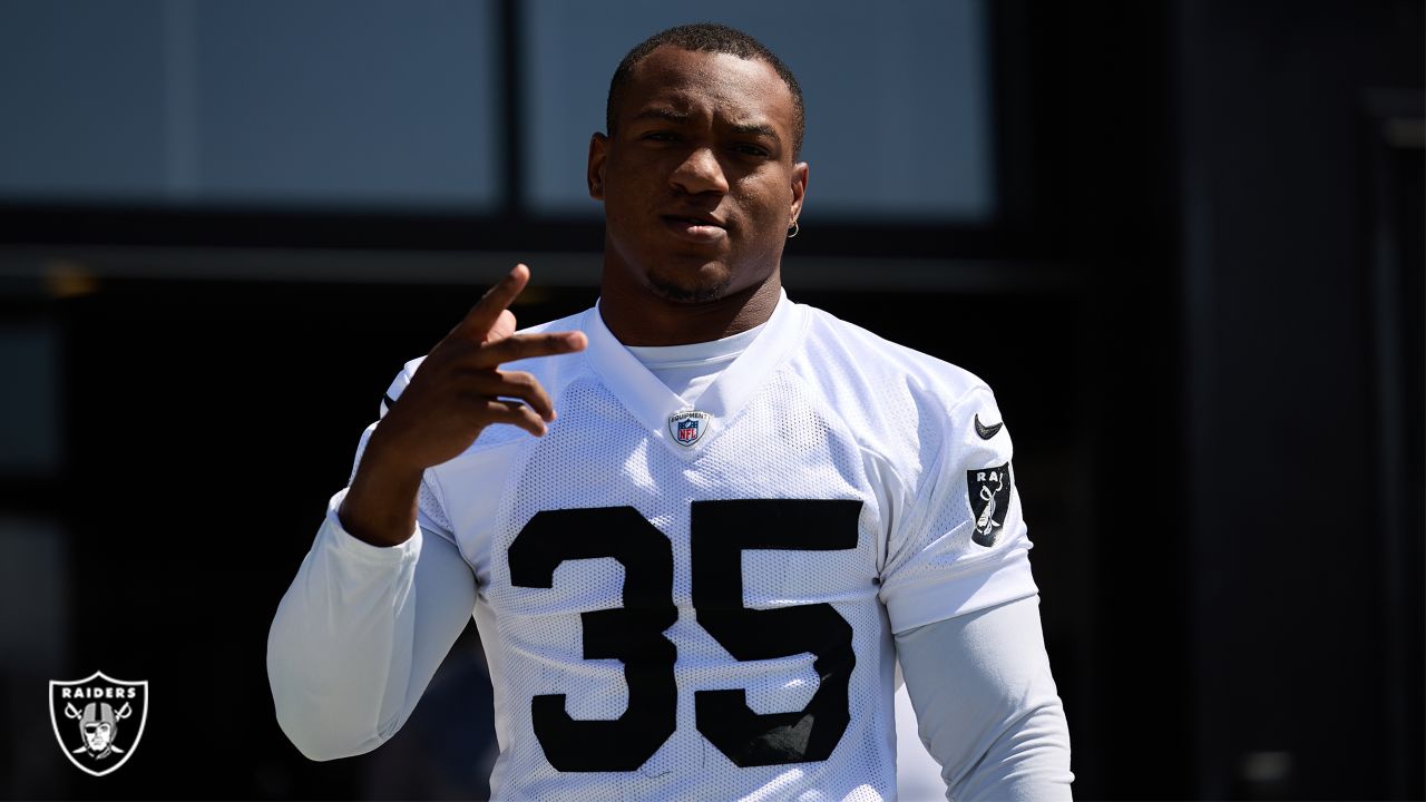 Broken arm healed, Divine Deablo ready to lead Raiders' defense - ESPN -  Las Vegas Raiders Blog- ESPN