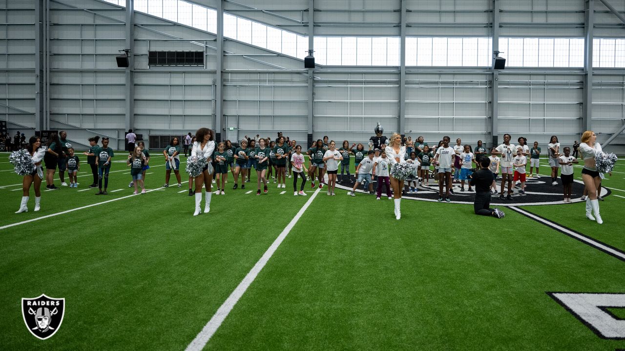 Las Vegas Raiders introduce local students to field of sports