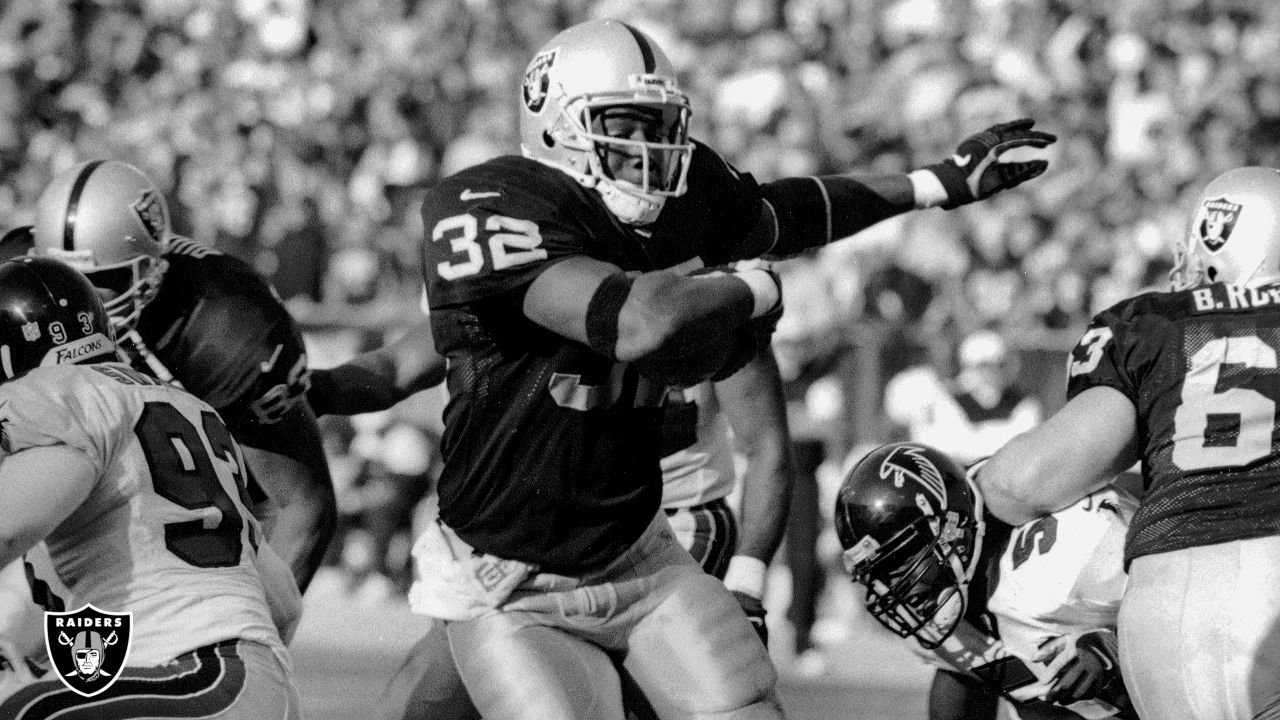 Bo Jackson Talks Madden 22, Raiders, Favorite NFL RBs and More in