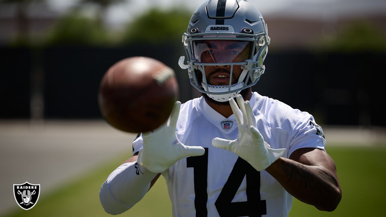 Broken arm healed, Divine Deablo ready to lead Raiders' defense - ESPN -  Las Vegas Raiders Blog- ESPN