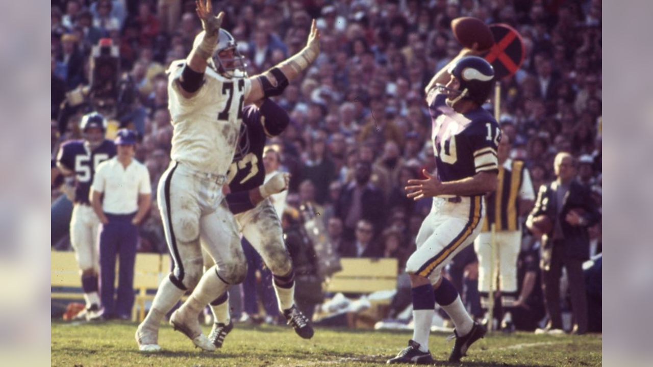 Super Bowl XI: Early fumble at goal line sank Vikings, lifted Raiders
