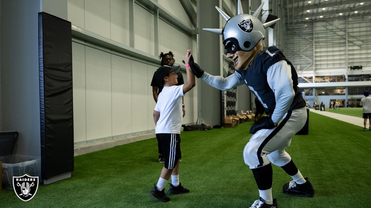 Las Vegas Raiders Snack Helmet