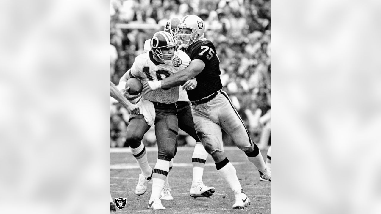 Raiders great Howie Long had a vision, Raiders News