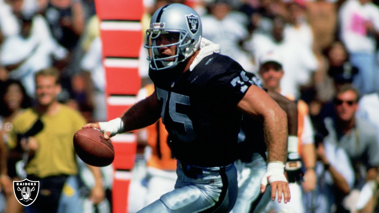 On This Date in Raiders History: Howie Long inducted into the Hall of Fame