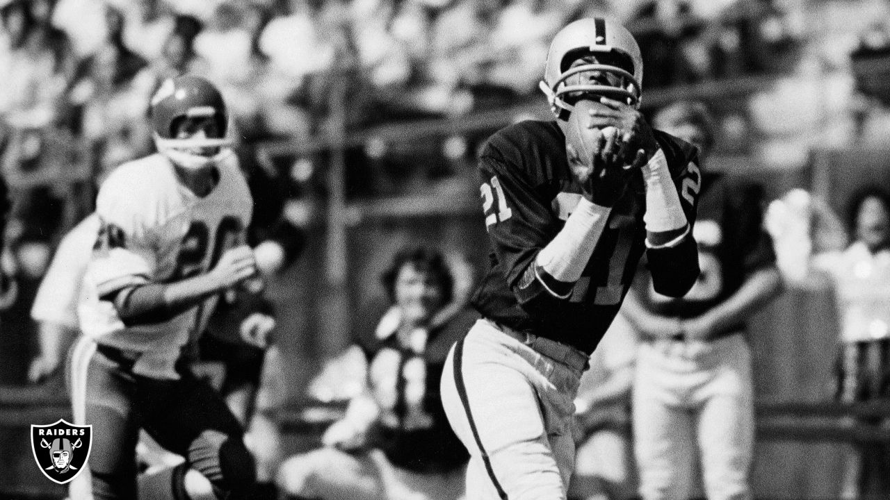 Oakland Raiders Fred Biletnikoff was a hands-on mentor for Cliff Branch -  Sports Illustrated Las Vegas Raiders News, Analysis and More