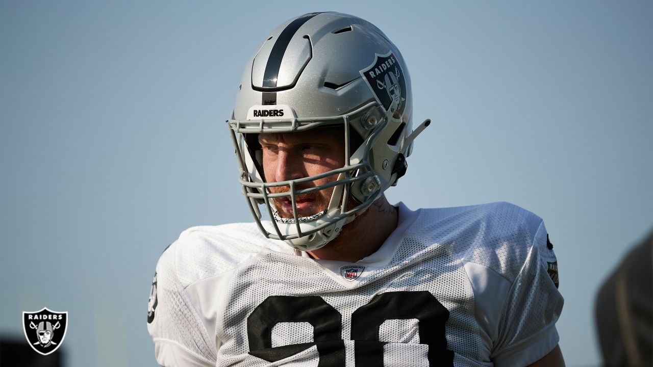 Las Vegas Raiders defensive end Maxx Crosby (98) looks on during an NFL  football practice Tuesday, June 15, 2021, in Henderson, Nev. (AP Photo/John  Locher Stock Photo - Alamy