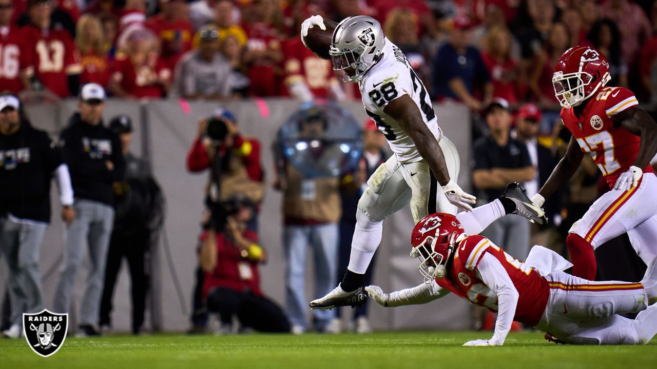 Las Vegas Raiders running back Josh Jacobs warms up before the start of an  NFL football game between the Las Vegas Raiders and Kansas City Chiefs  Saturday, Jan. 7, 2023, in Las