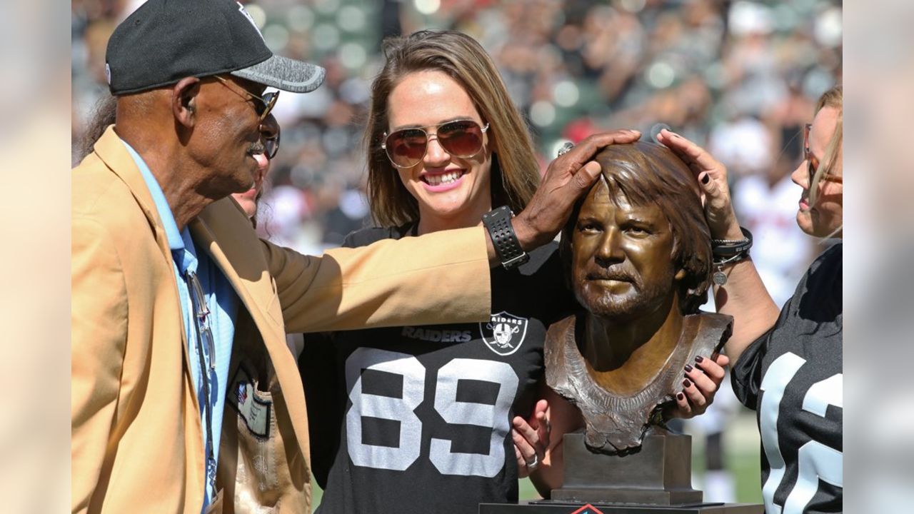 Oakland Raiders Hall of Famers surround bust of late QB Ken