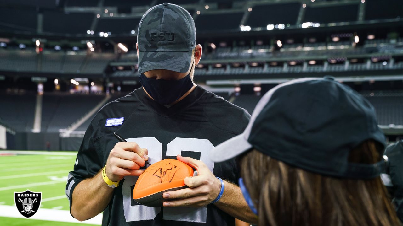 Las Vegas Raiders host 'Friendsgiving' for childhood cancer foundation