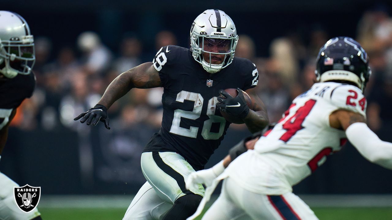 Raiders' Josh Jacobs wins FedEx NFL Player of the Year award